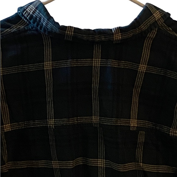 Universal Thread Size Large Woman’s Button Down Long Sleeve Shirt - Picture 15 of 17